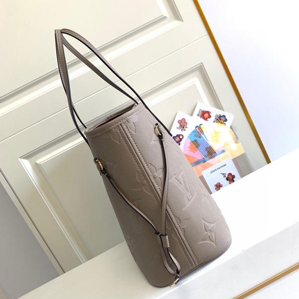 ルイヴィトンバッグ背面デザイン